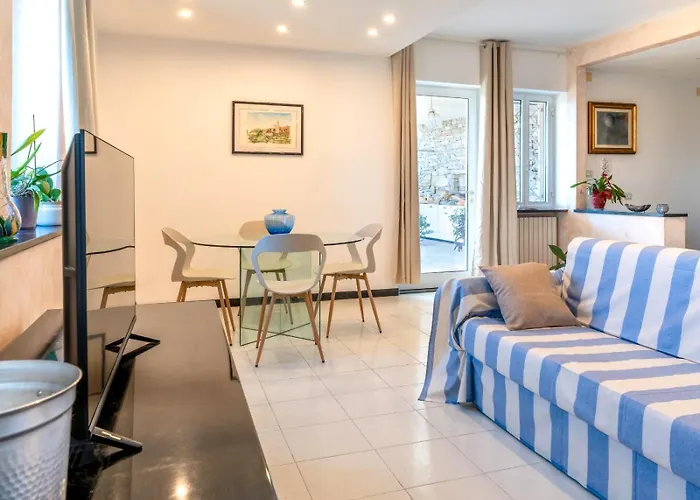 Borgo Pasqui Nyaraló Diano Castello