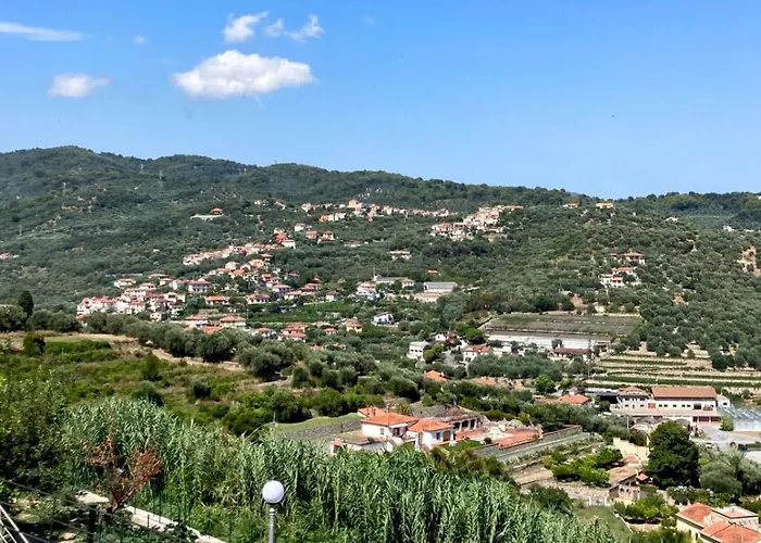 Borgo Pasqui Nyaraló Diano Castello